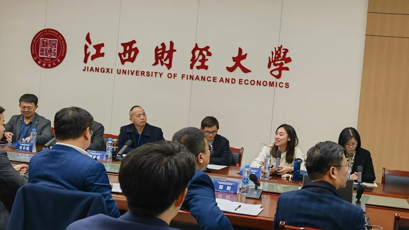 经营范围变更后许可证如何及时更新？**